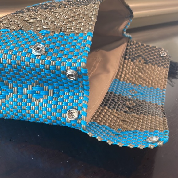 Woven clutch - Picture 7 of 9